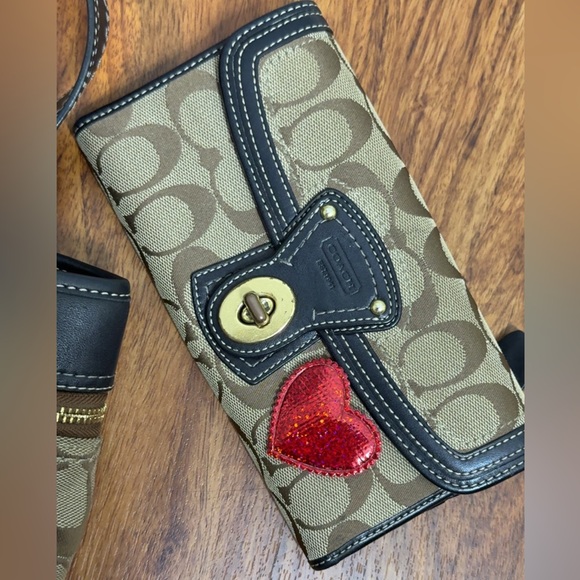 65th anniversary Gigi coach legacy set ‼️SOLD‼️ - Picture 11 of 12